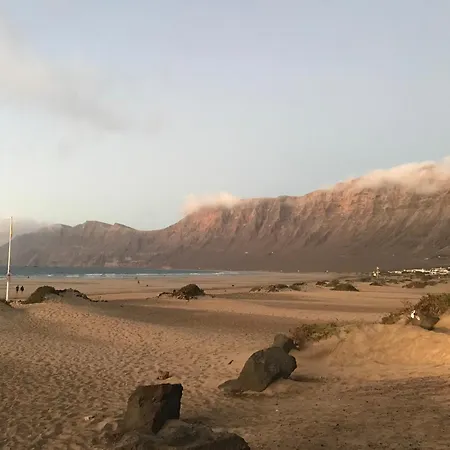 Semesterbostad Casita San Juan, Near Beach, Surf, Kite, Hike Famara