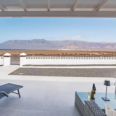 Casita San Juan, Near Beach, Surf, Kite, Hike Holiday home Famara