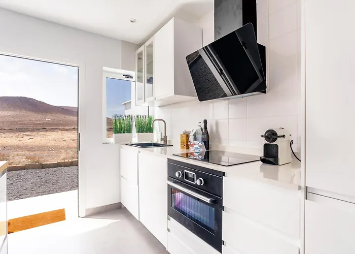 Casita San Juan, Near Beach, Surf, Kite, Hike * Famara