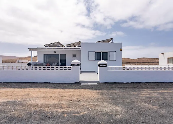 Casita San Juan, Near Beach, Surf, Kite, Hike 펜션 *